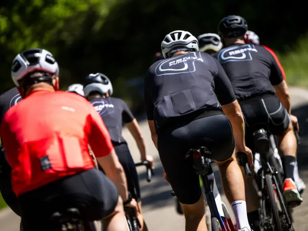 Kopce, výhledy i zastávky na dortík. Tým Penta Fund představuje své oblíbené cyklistické trasy