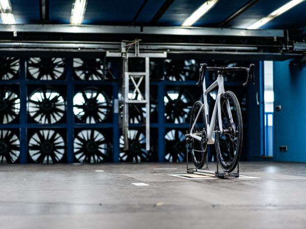 Van Rysel RCR: Jak se tvoří jedno z nejrychlejších kol světového pelotonu?