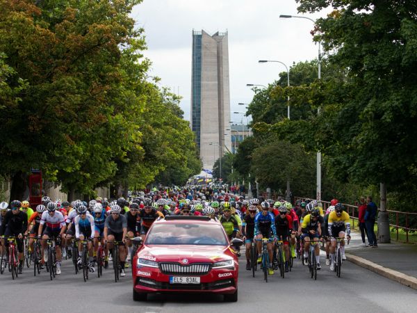 Premiéra L'Etape v Česku: prudký déšť, nadšení a triumfy Turka se Sáblíkovou